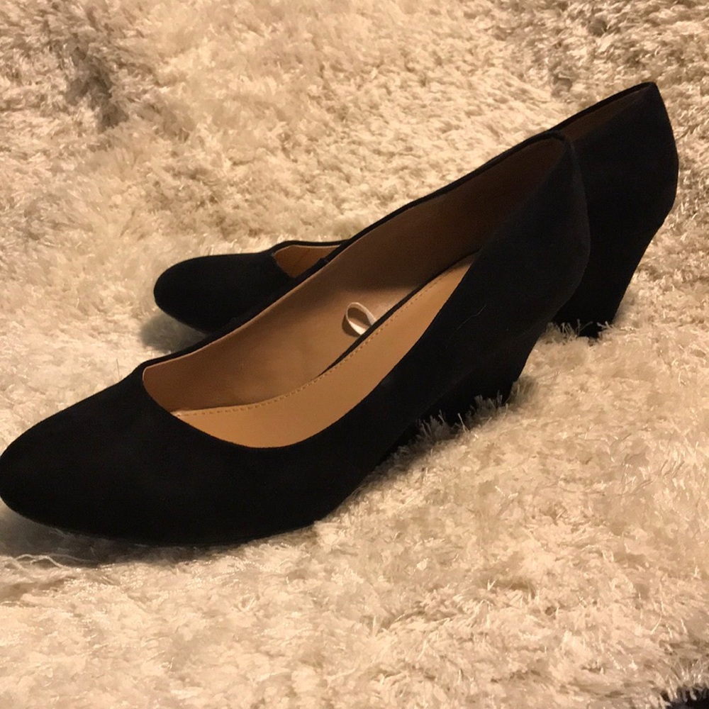 NEW women’s black suede heeled wedge